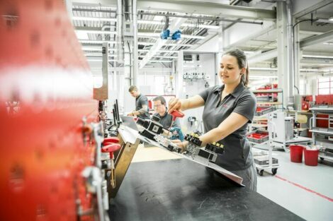 Hermle spürt Investitionszurückhaltung der Industrie