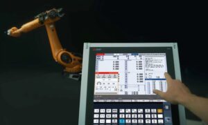 Eine Reihe von Herstellern bieten die Option, auch Roboter über die CNC zu steuern. Bild: Mitsubishi