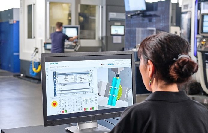 Der digitale Zwilling einer CNC Maschine in der Produktion